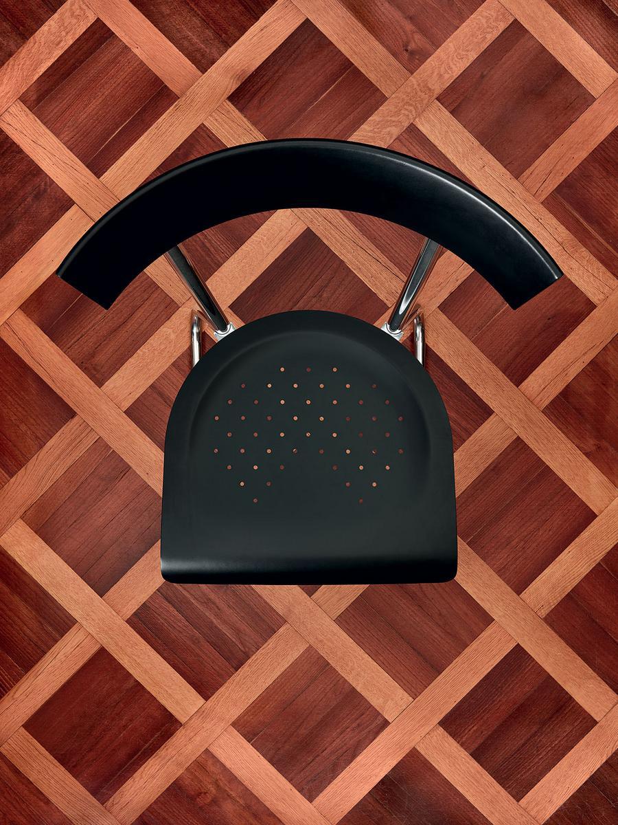 D.235.2 Sled base aluminium chair