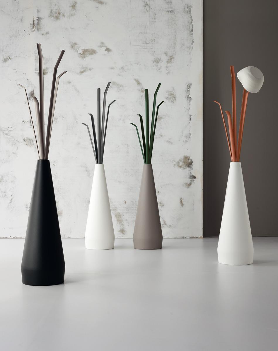 KADOU Polyethylene floor lamp / coat rack