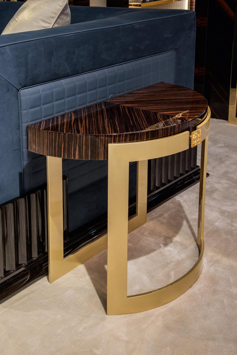 OLIVER Steel coffee table and walnut top