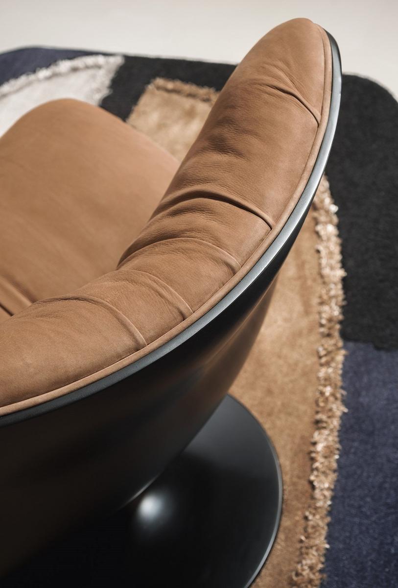 MARILYN Swivel leather armchair