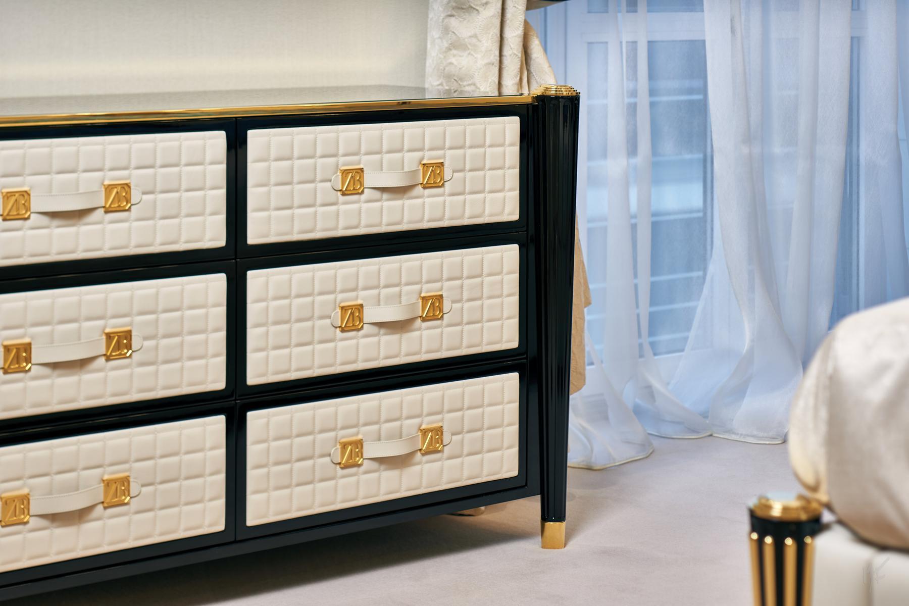 REMINGTON Solid wood chest of drawers with integrated handles