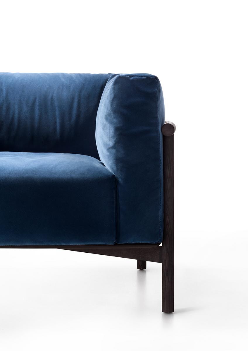 TAIKI Upholstered leather armchair with armrests