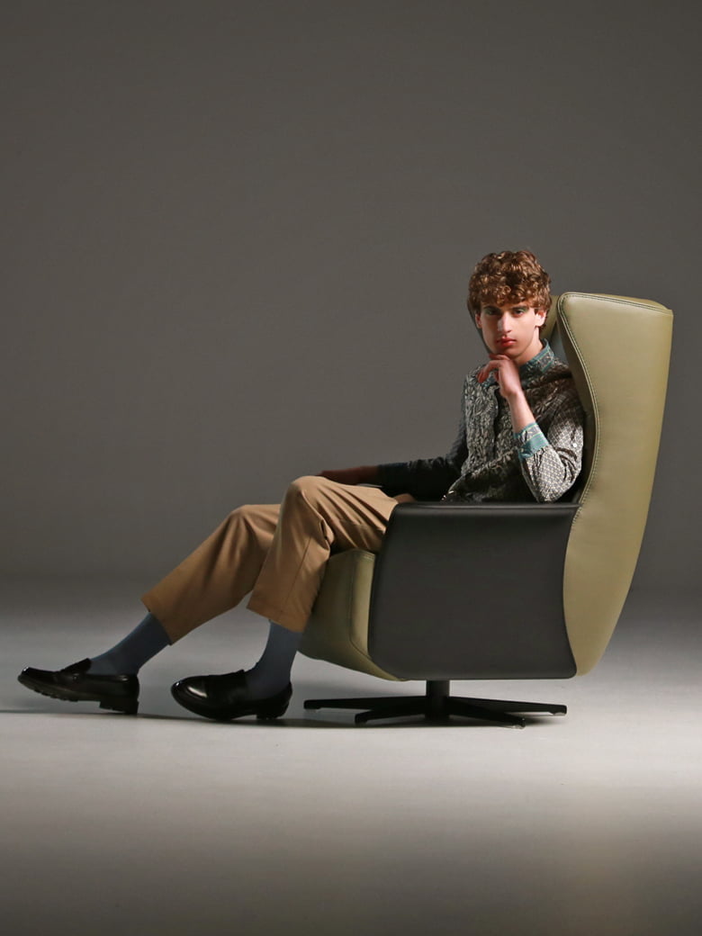 GERRIT The 'Gerrit' armchair is a comfortable, modern classic with quilting detail that extends to a matching footstool. Optional swivel base and customizable finishes cater to personal or office use.