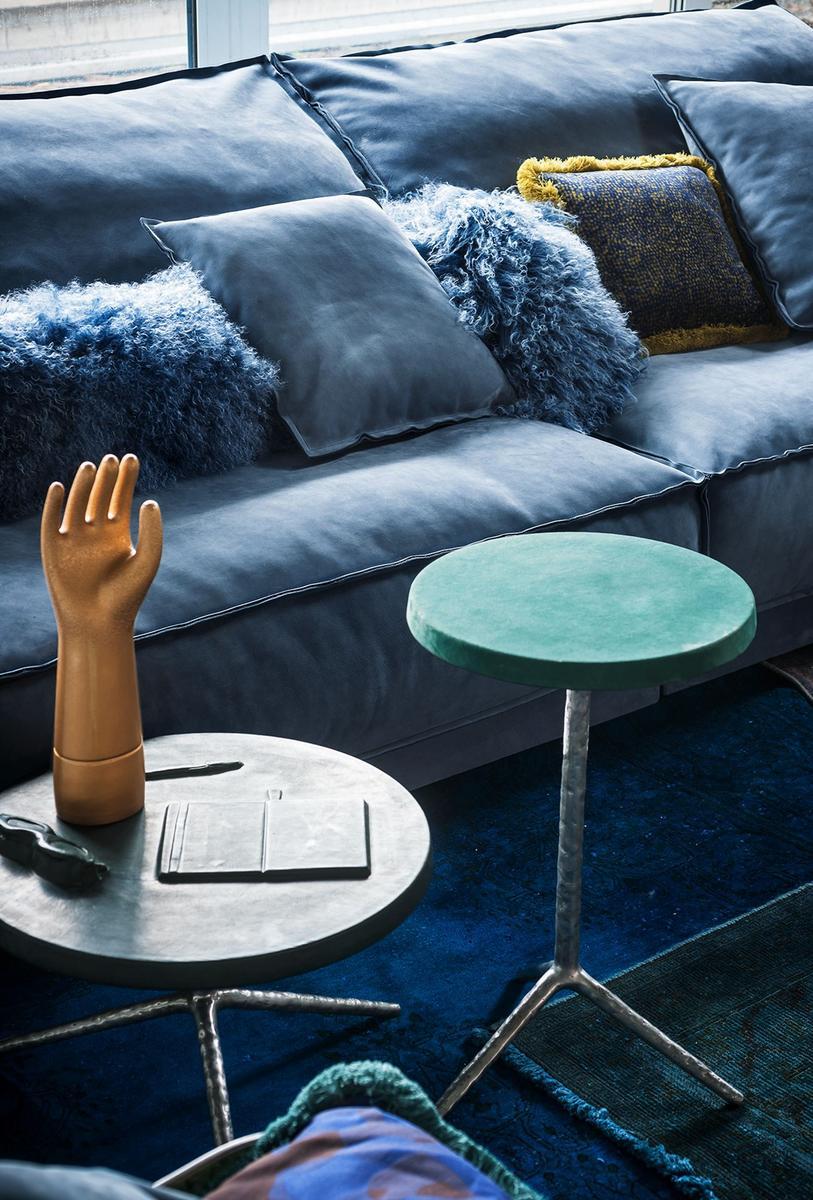 VIK Round coffee table