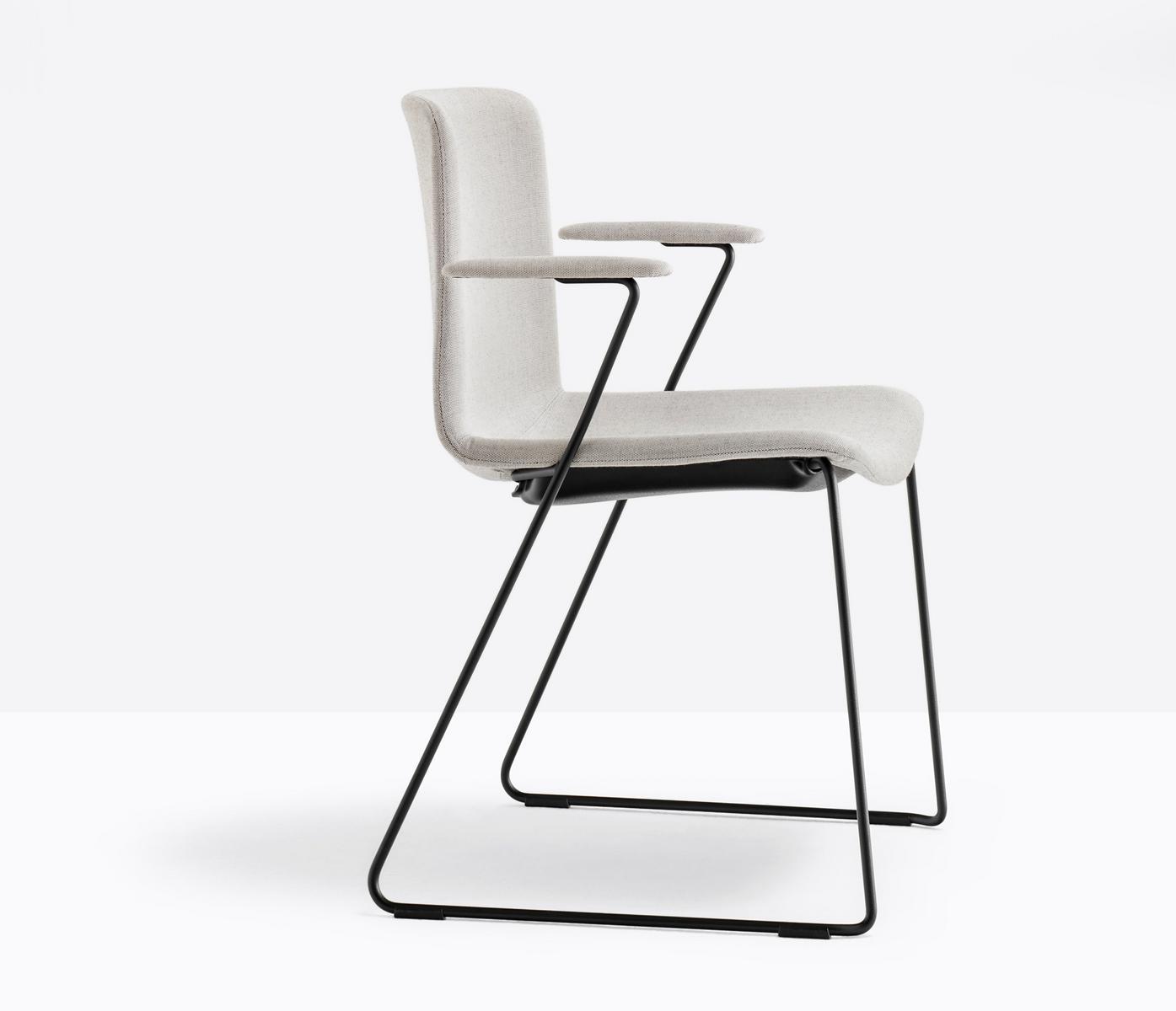 TWEET 898/2 Sled base chair with armrests