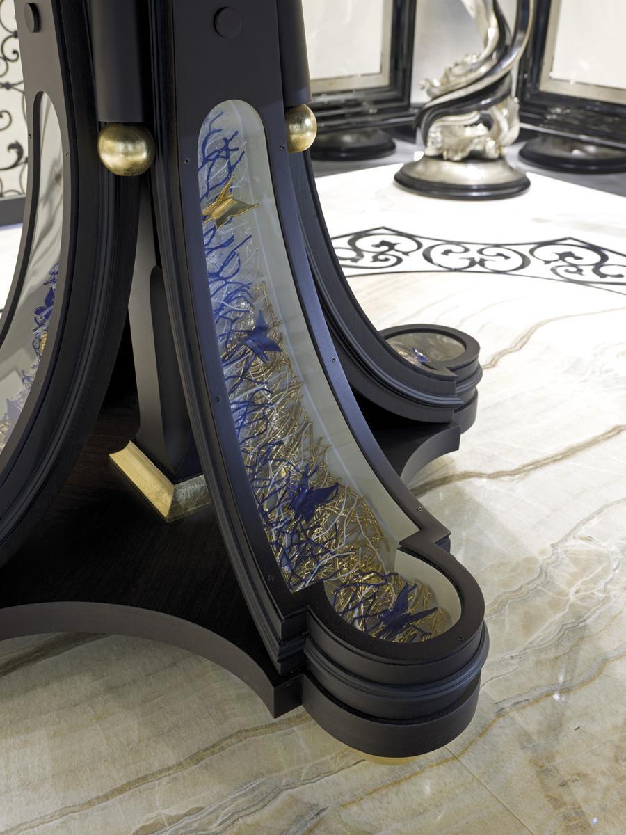 5360 Round wooden table