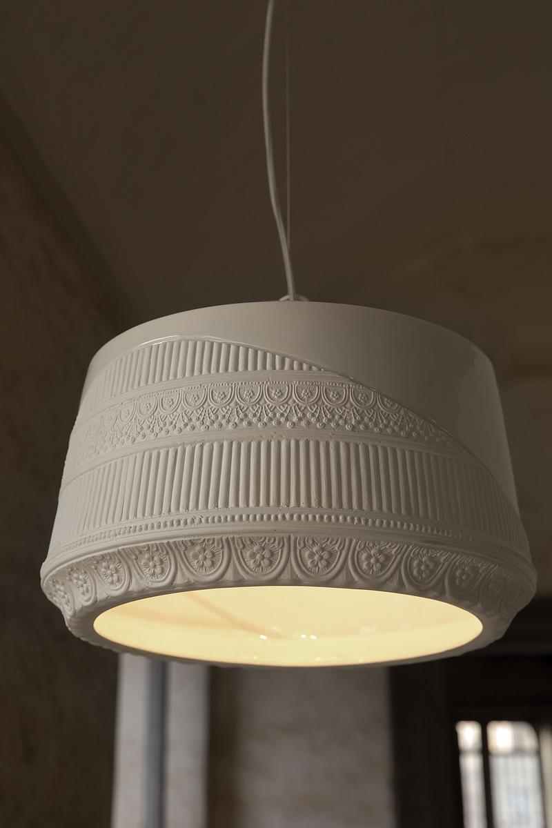 MADEMOISELLE Ceramic pendant lamp