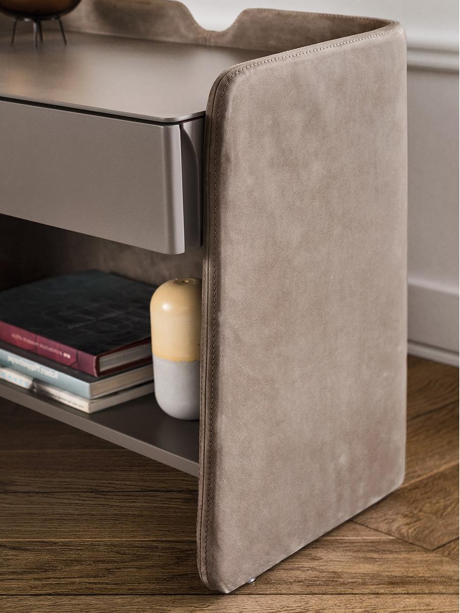 CHLOÉ Wooden chest of drawers