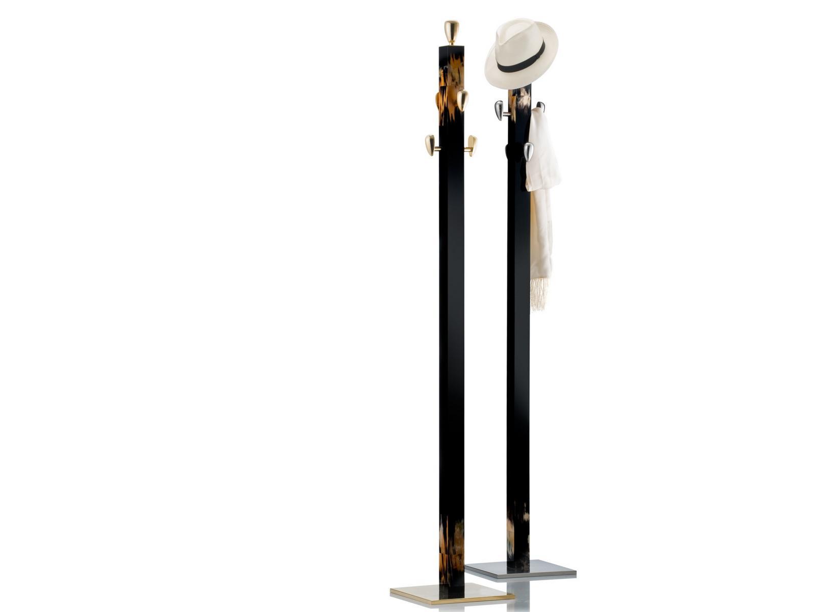 GIGLIO 1432 Wooden coat stand with horn inserts