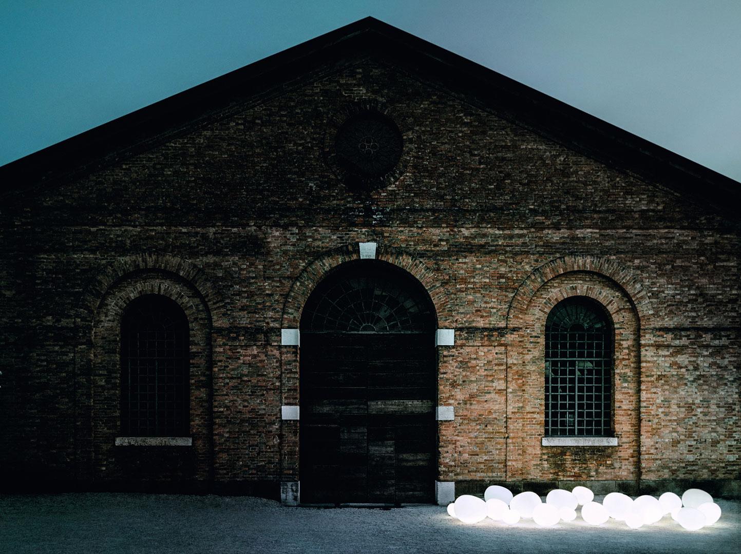 POLY GREGG Plastic table lamp