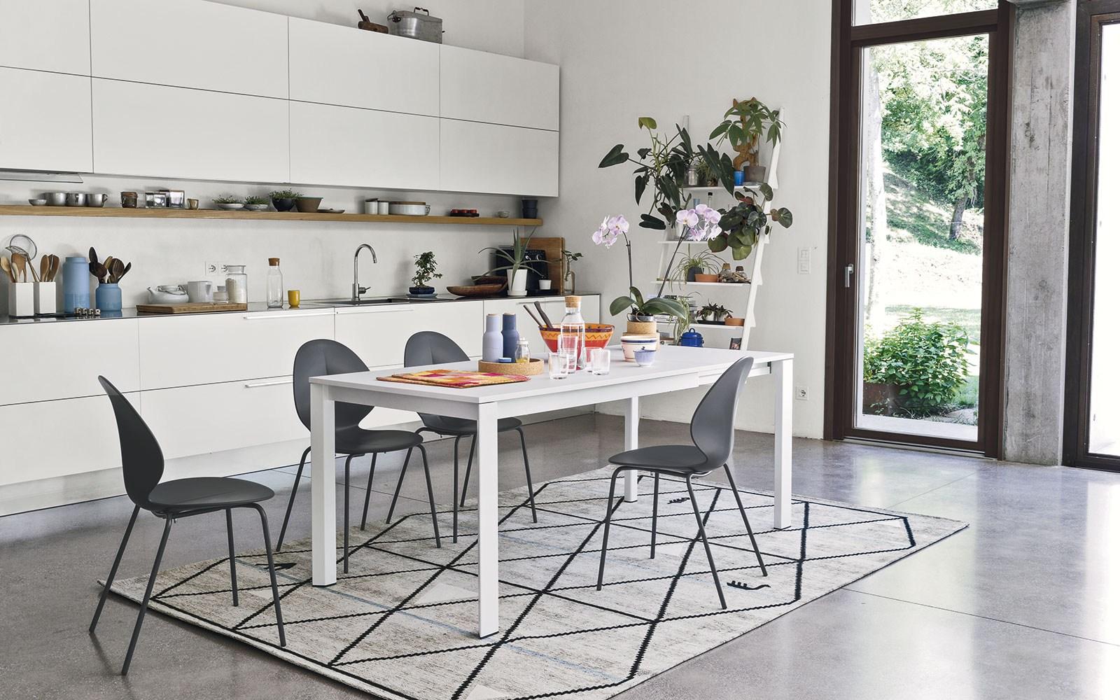 DUCA Extending rectangular dining table