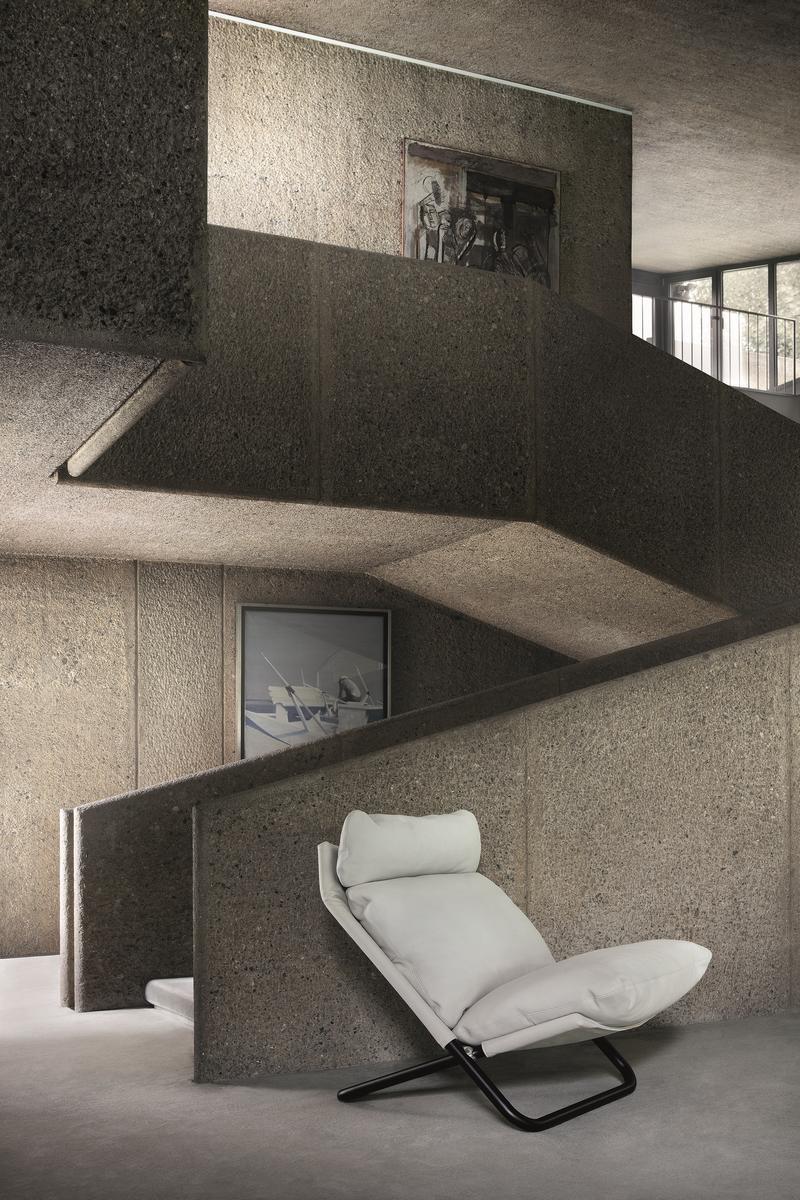 CROSS HIGH Leather armchair