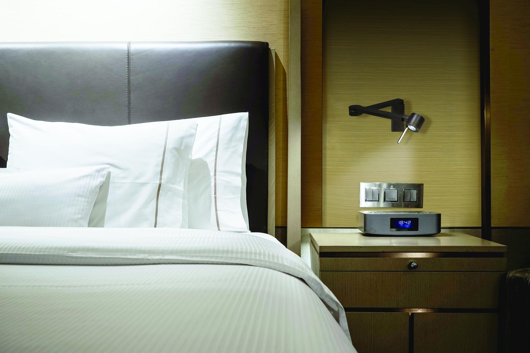 MANHATTAN LED adjustable reading lamp