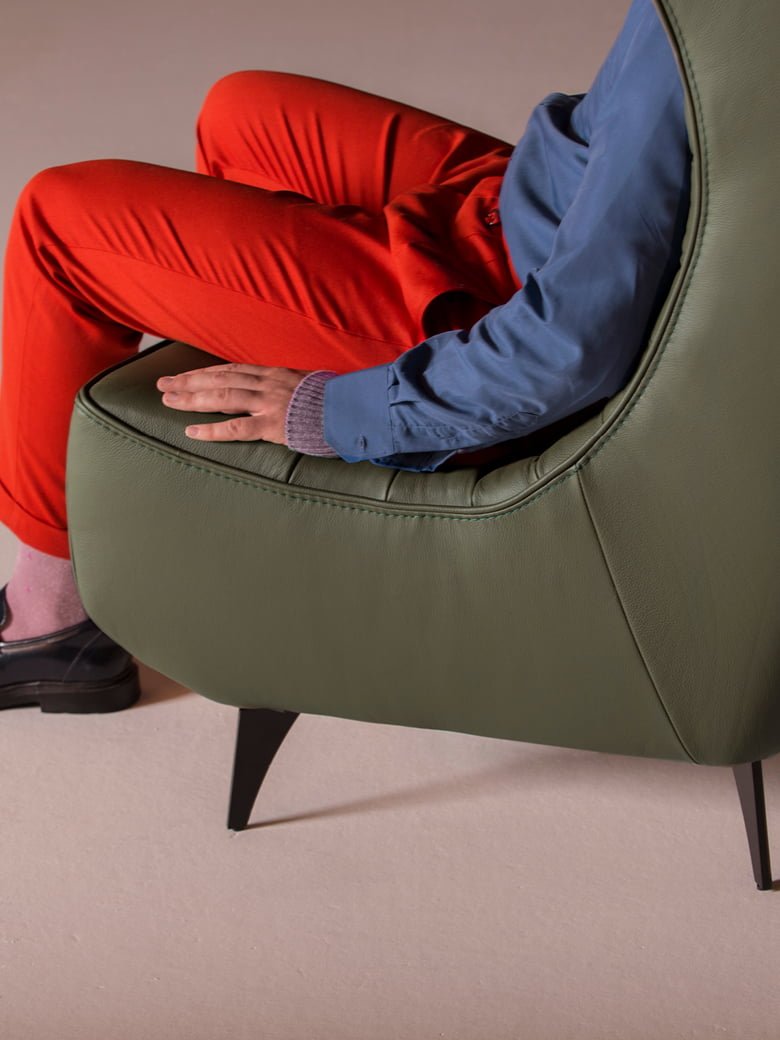 GERRIT The 'Gerrit' armchair is a comfortable, modern classic with quilting detail that extends to a matching footstool. Optional swivel base and customizable finishes cater to personal or office use.