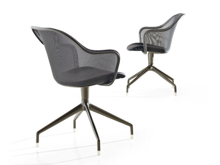 IUTA Trestle-based wire mesh chair with armrests