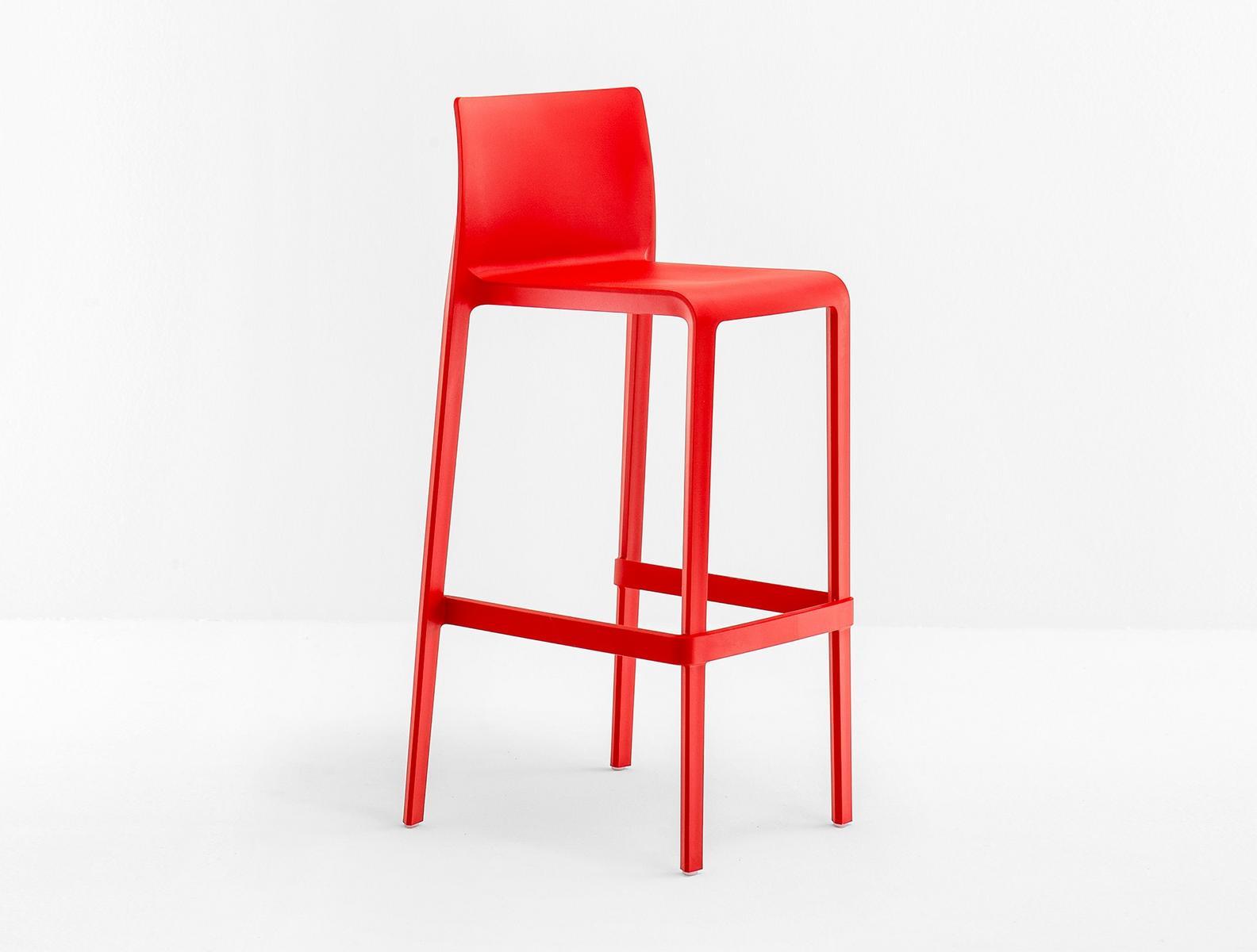 VOLT 678 Stackable polypropylene stool