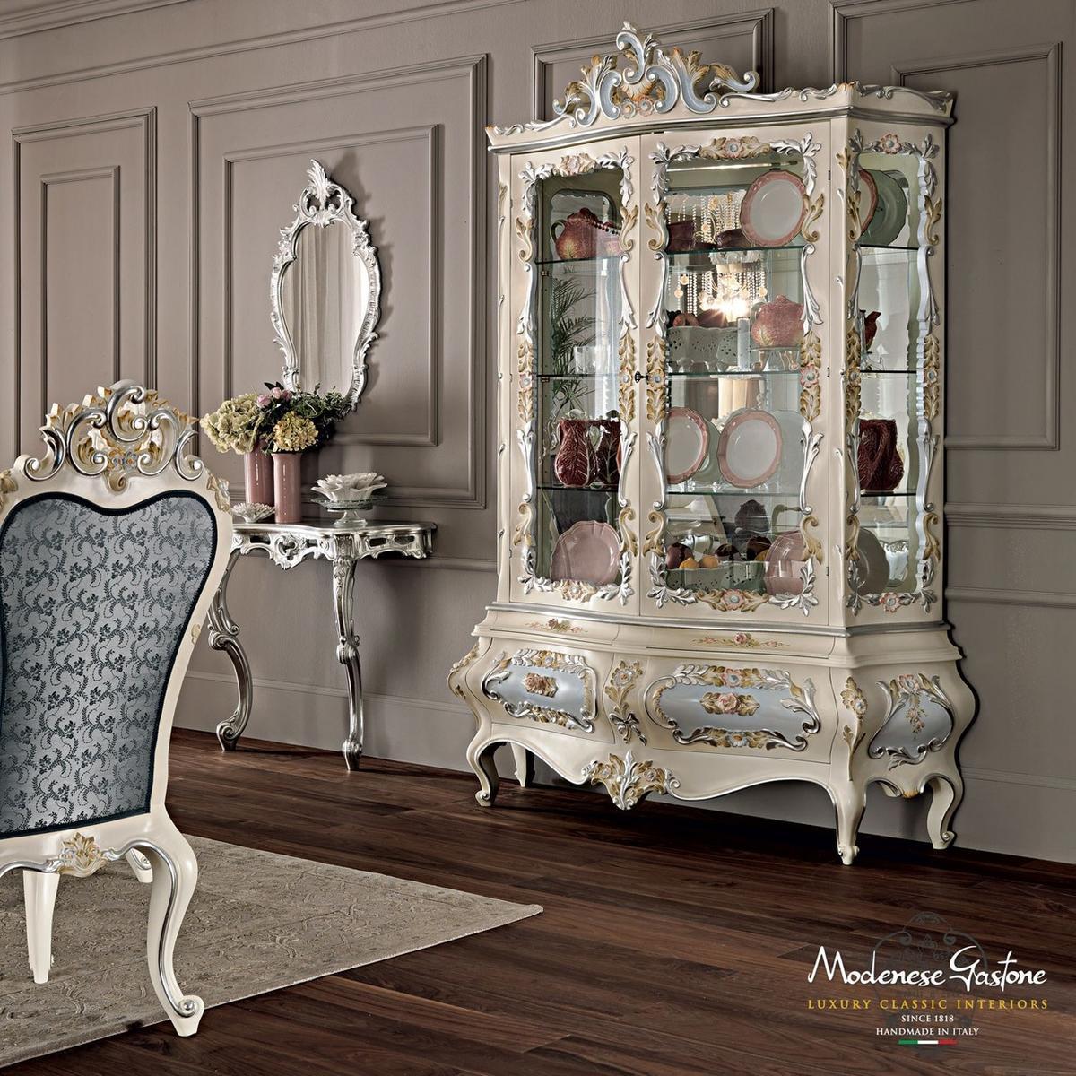11102 Display cabinet