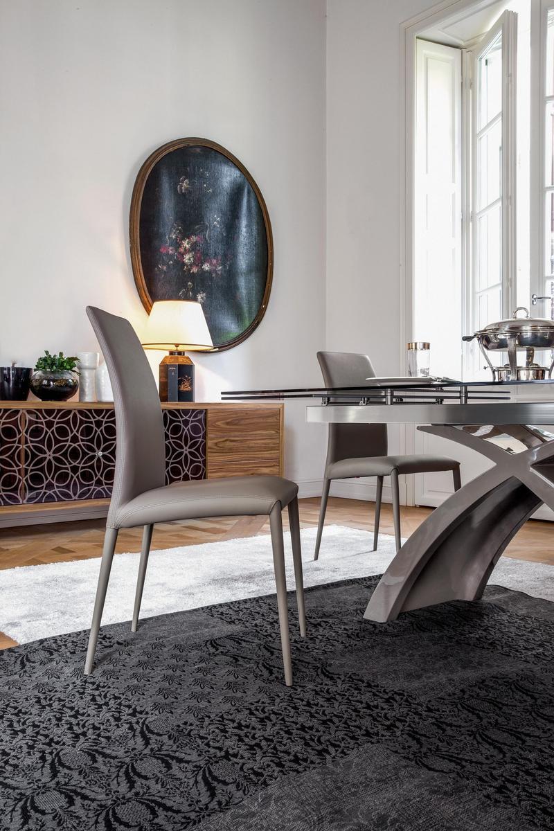 CHARM Upholstered leather chair