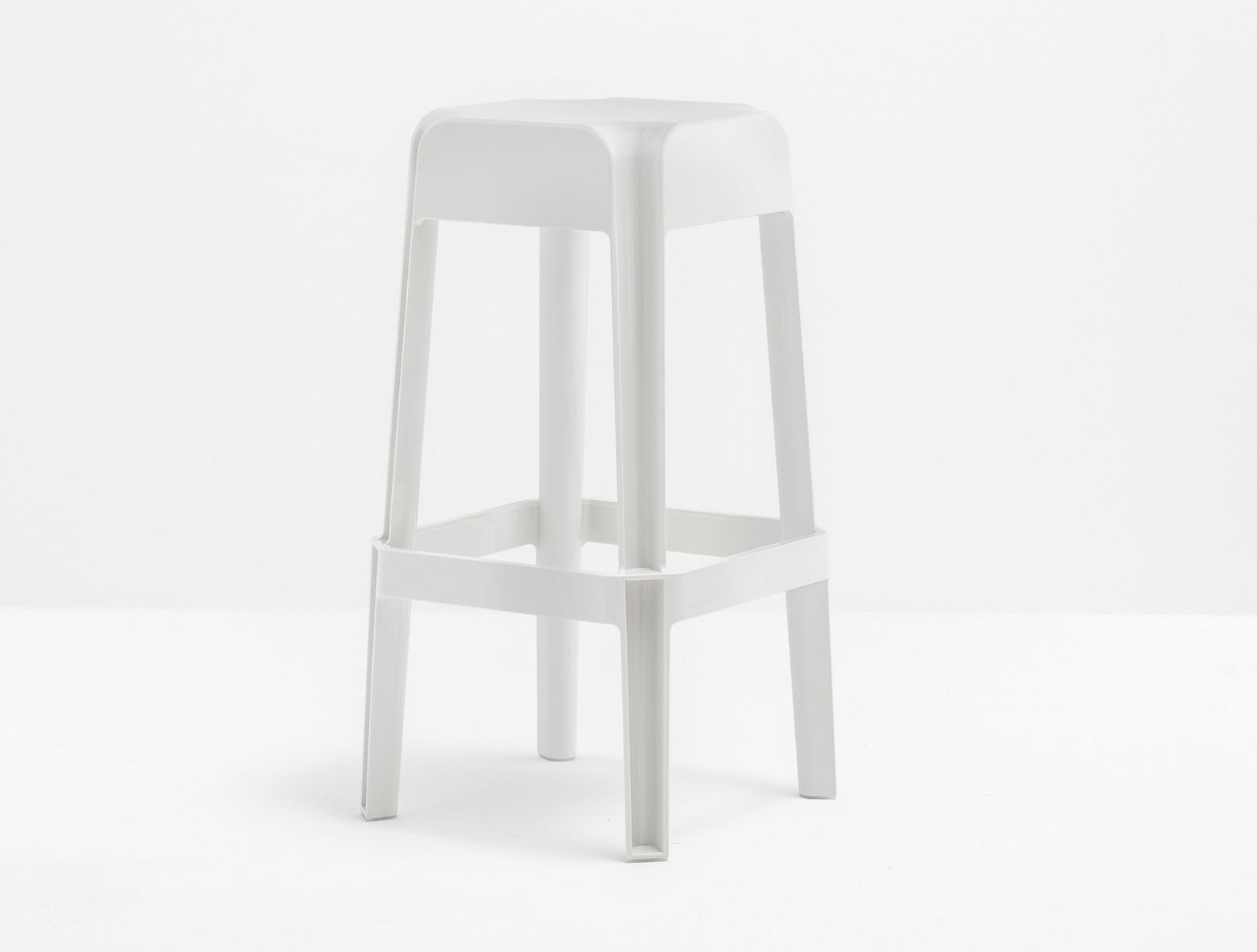 RUBIK 580 Stackable polycarbonate stool