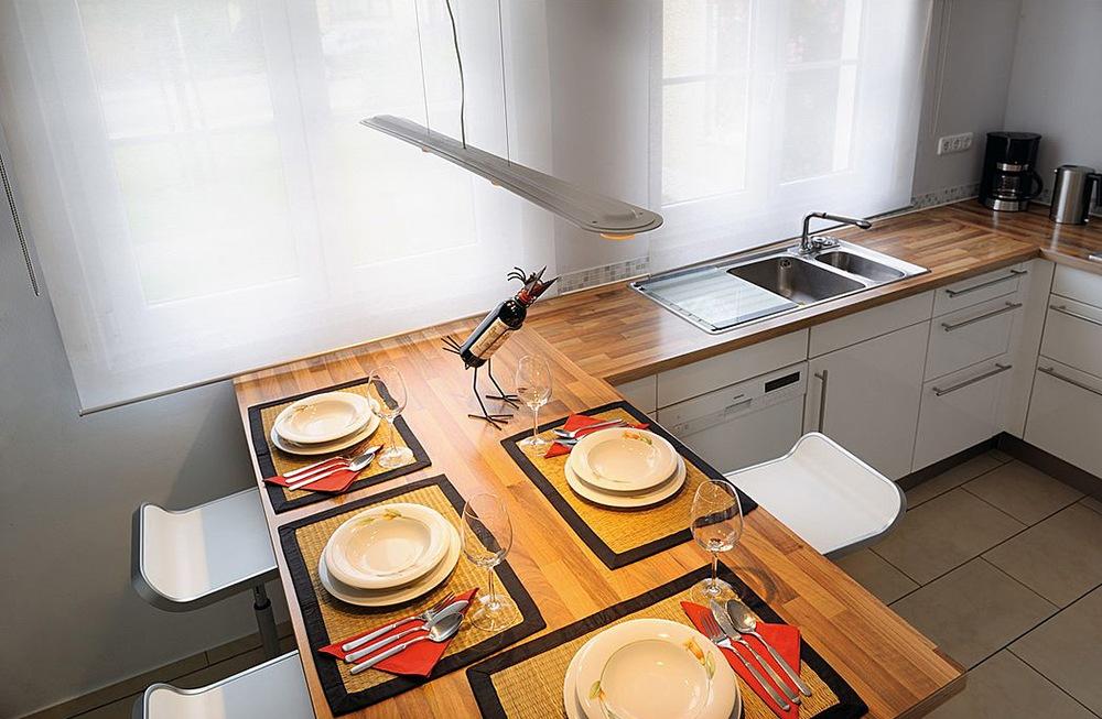 LEFA Metal pendant lamp in a contemporary style