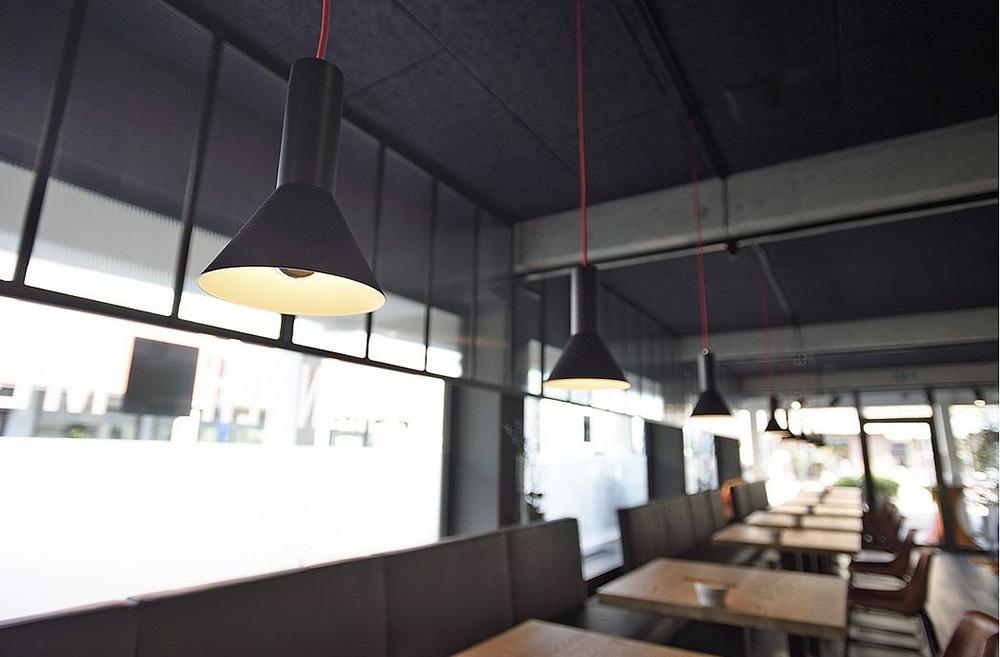 PHELIA Metal pendant lamp in a contemporary style