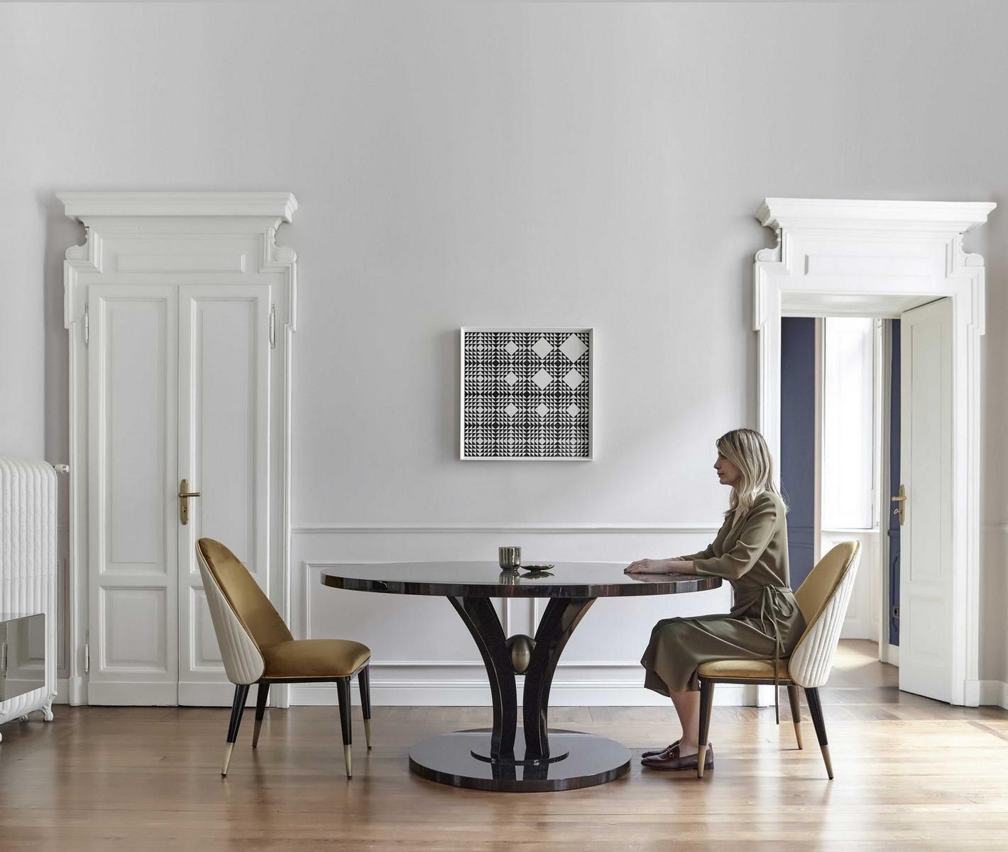 KORP Round wooden table