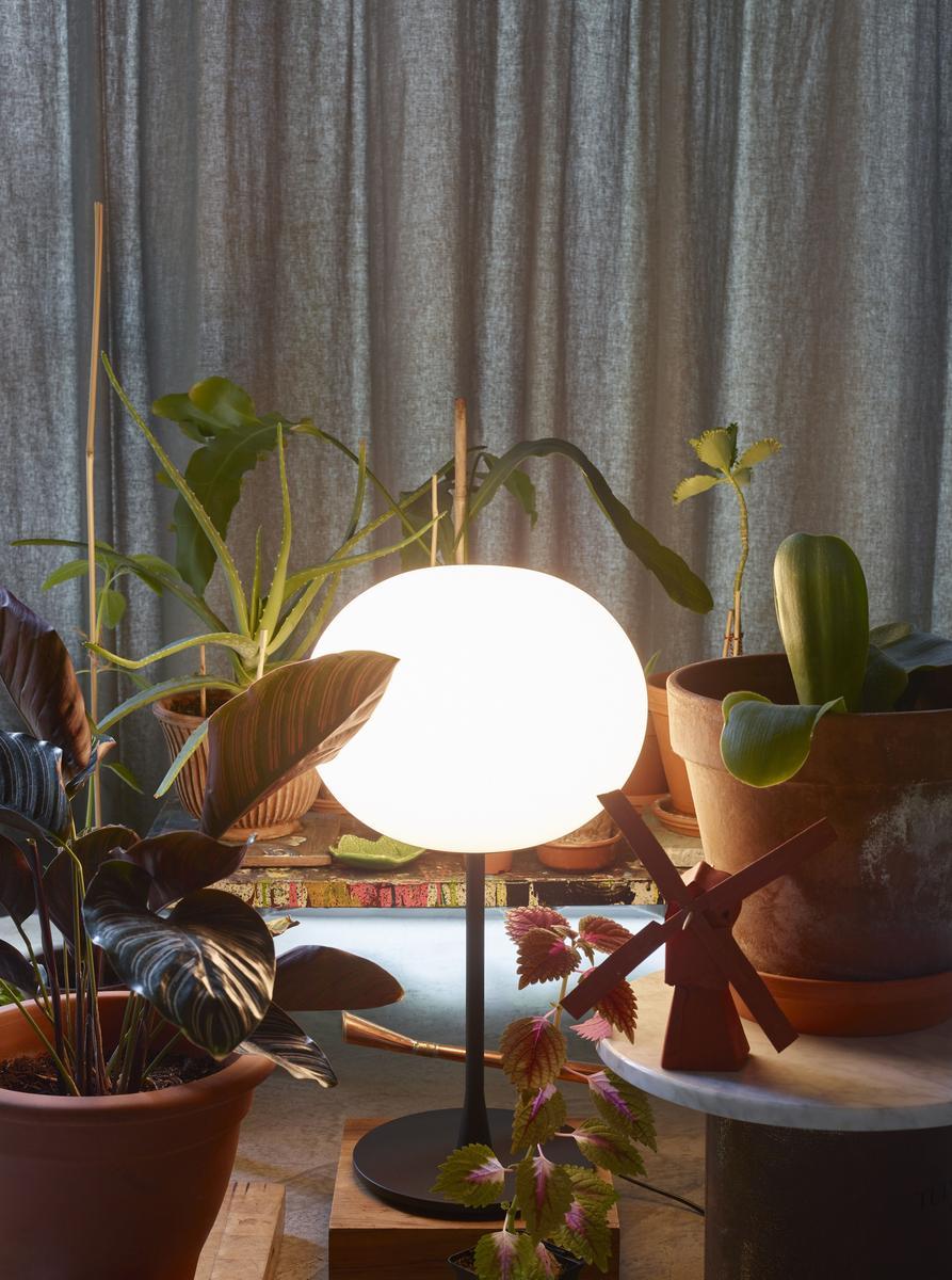 GLO-BALL T Table lamp