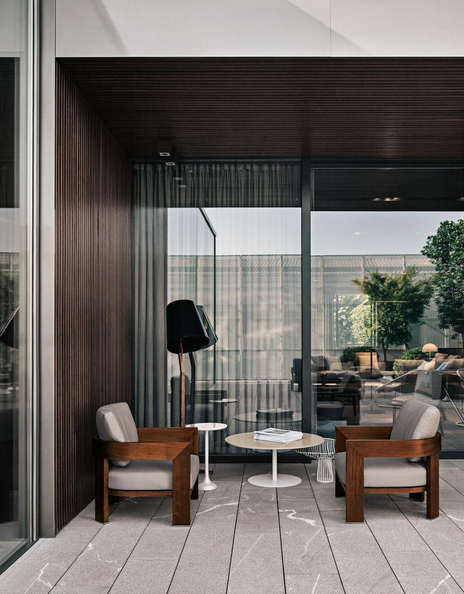WARHOL IROKO OUTDOOR Outdoor armchair