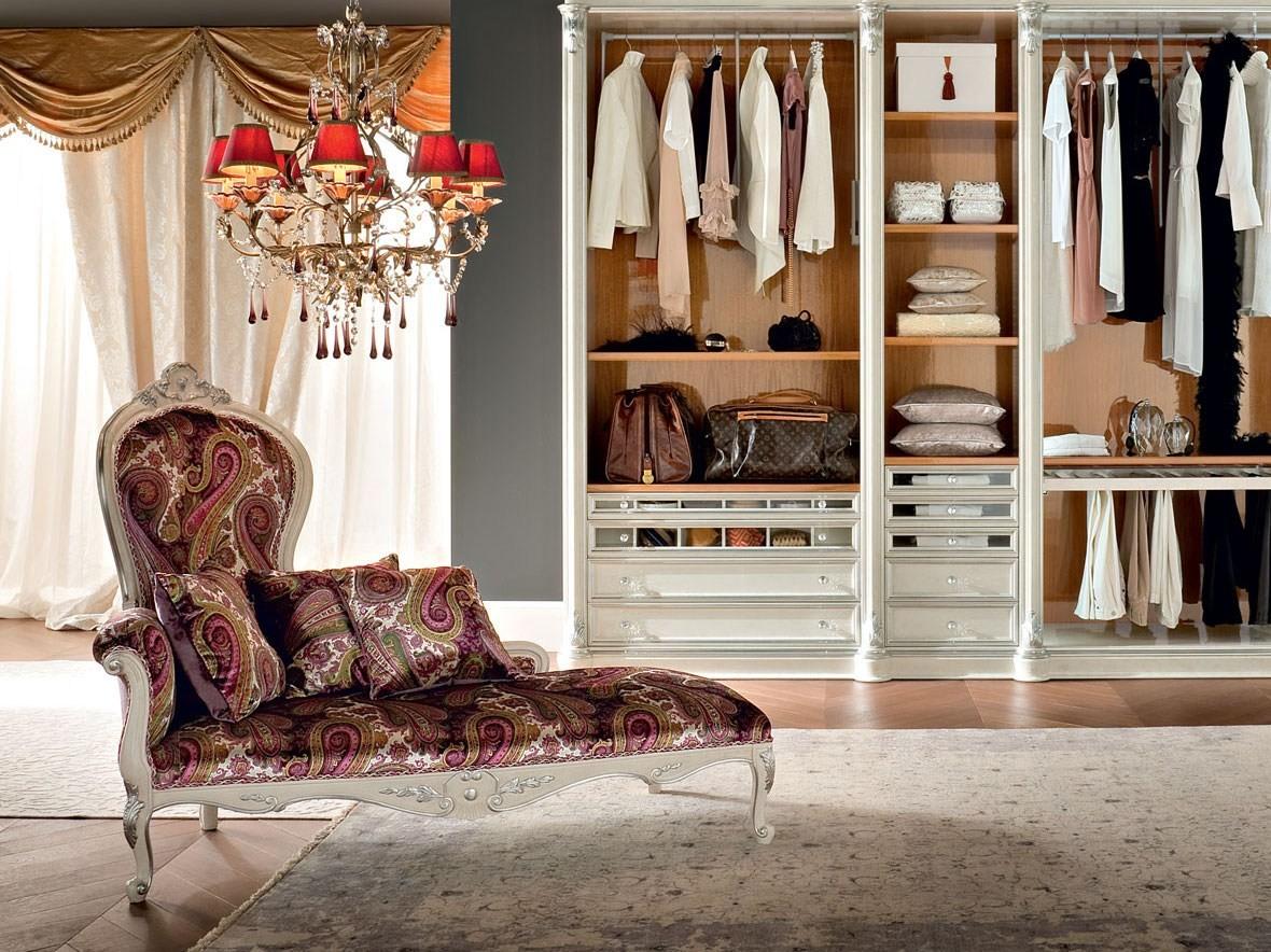 13429 Upholstered day bed