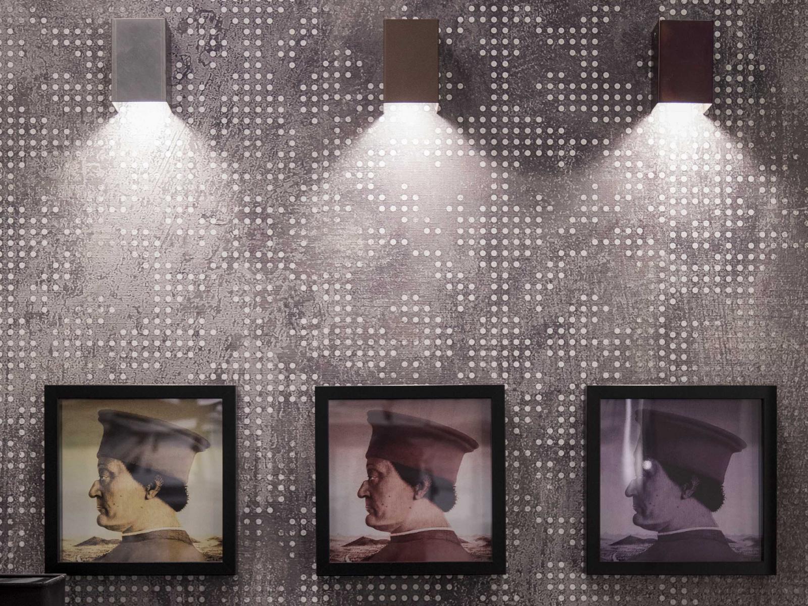 KUBE LED metal wall light
