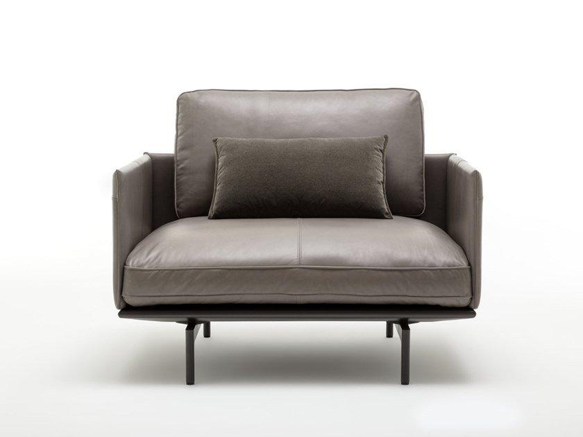 535 LIV Leather armchair with armrests