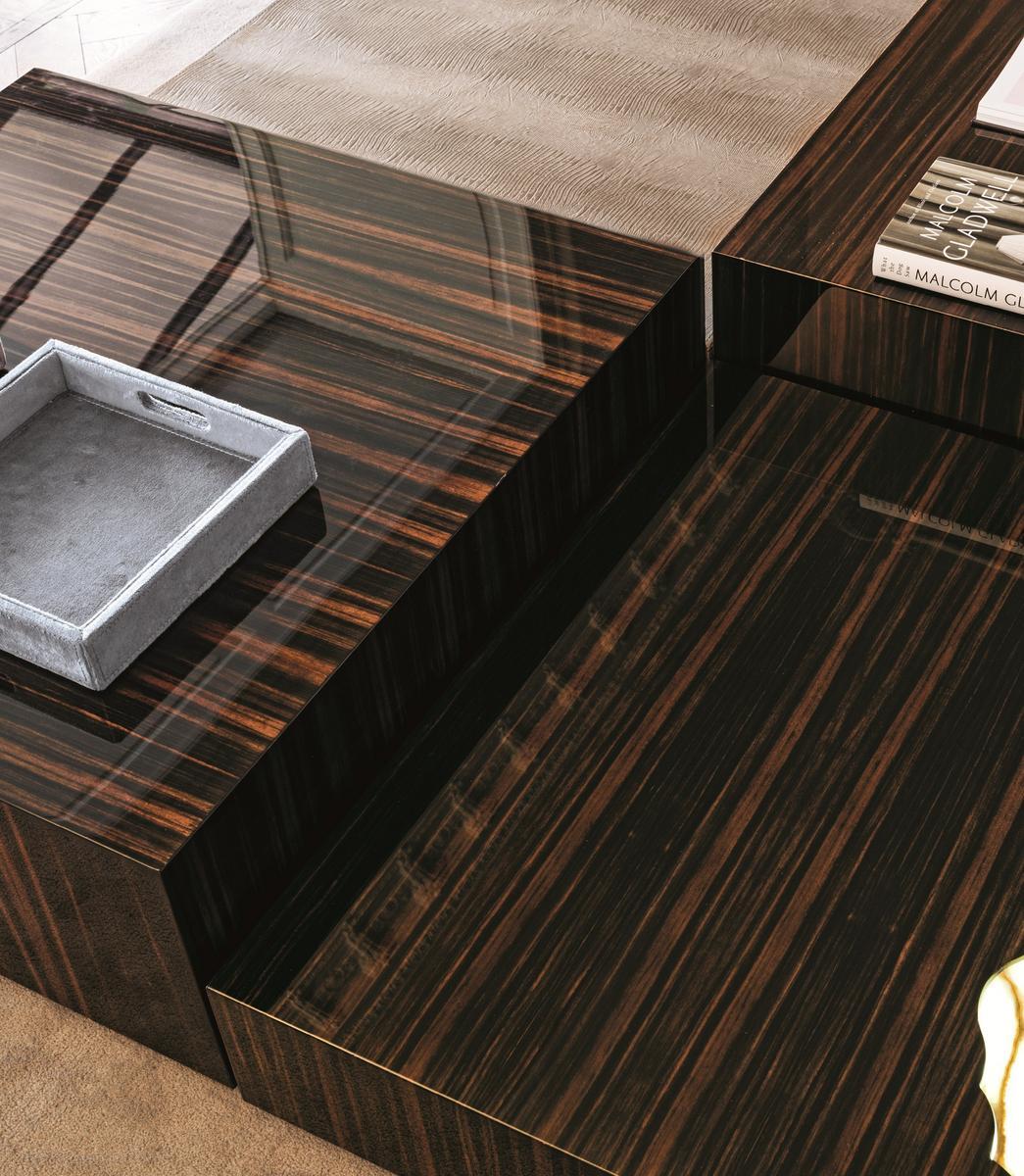SAFIR Square metal coffee table