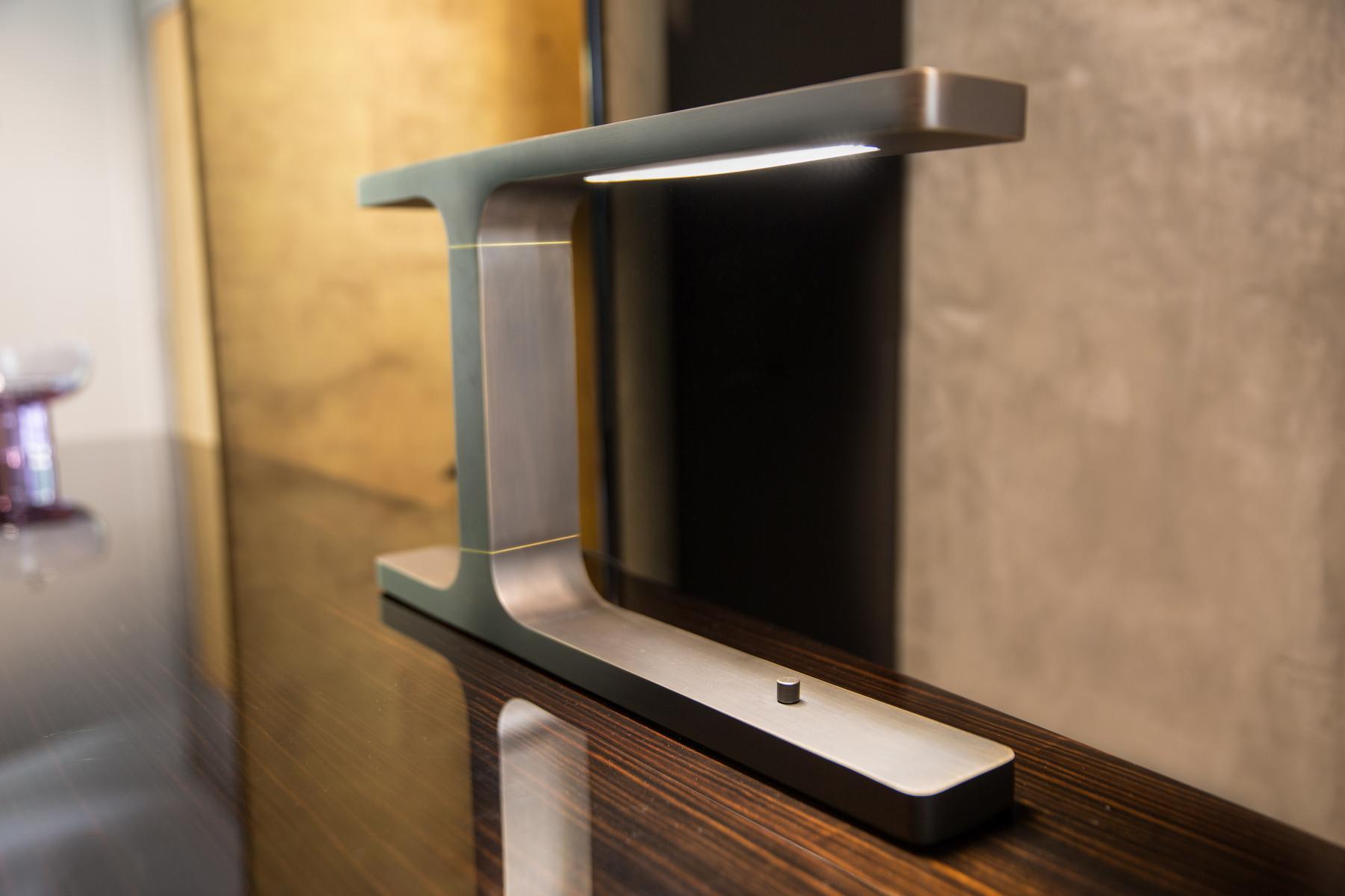 BEAM LED bronze desk lamp