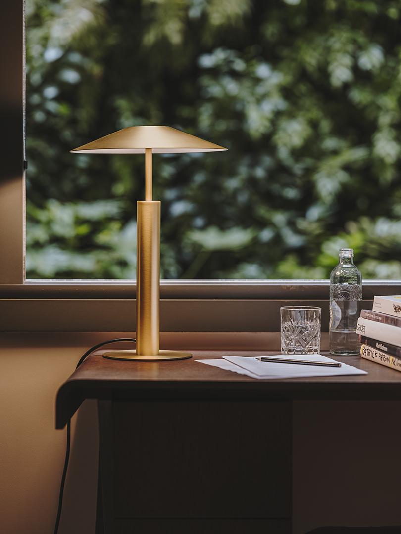 H LED steel table lamp