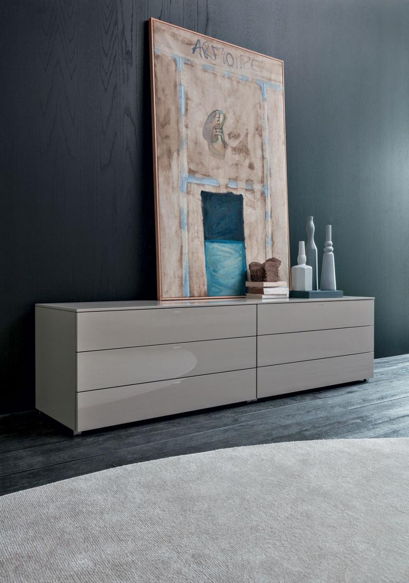 909 Chest of drawers