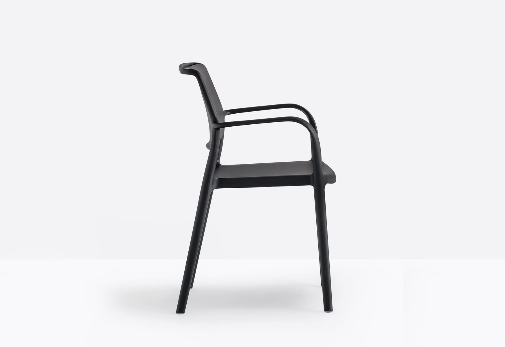 ARA 315 Polypropylene chair with armrests