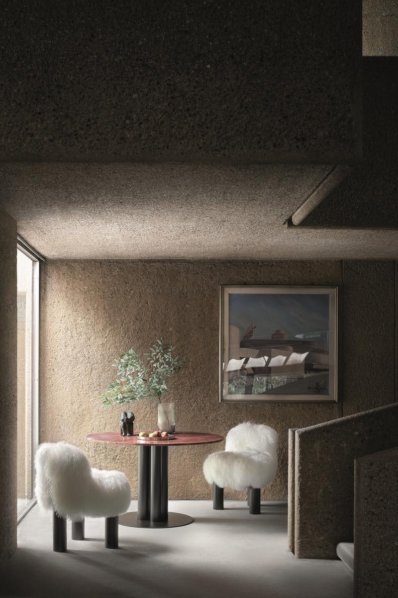 BOTOLO HIGH Upholstered fur easy chair