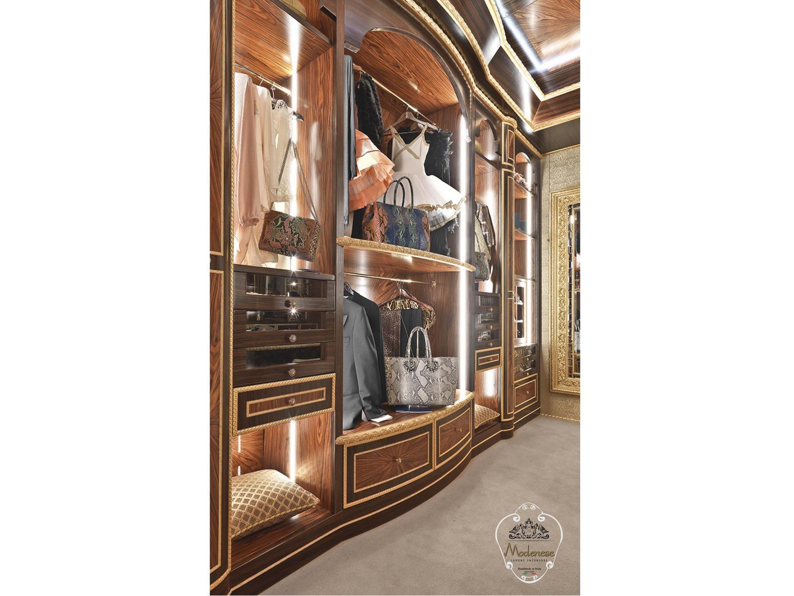 14910 Wooden walk-in wardrobe