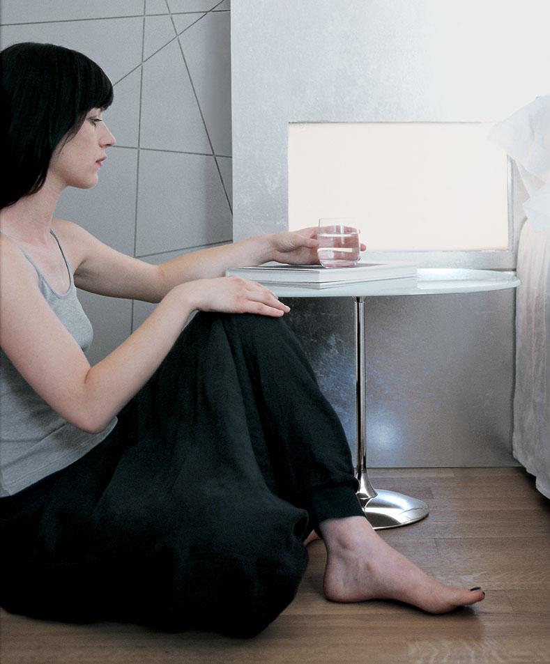 TULIP SHAPED Round glass coffee table TULIP SHAPED Round glass coffee table