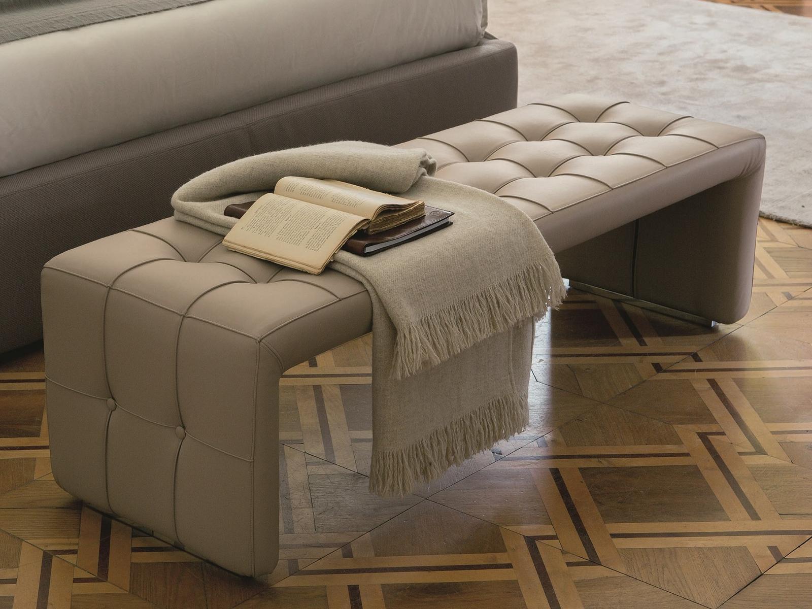 SCARLETT Tufted leather bench