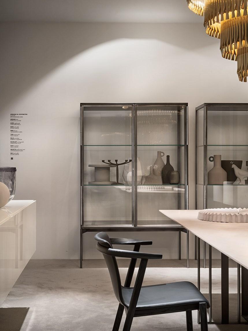 GALERIST Glass and aluminium display cabinet