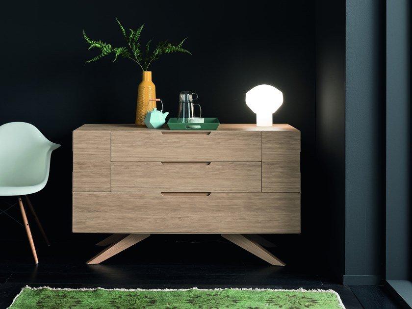 GEKO Oak chest of drawers with integrated handles