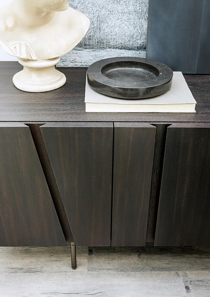 PICTURE Oak sideboard