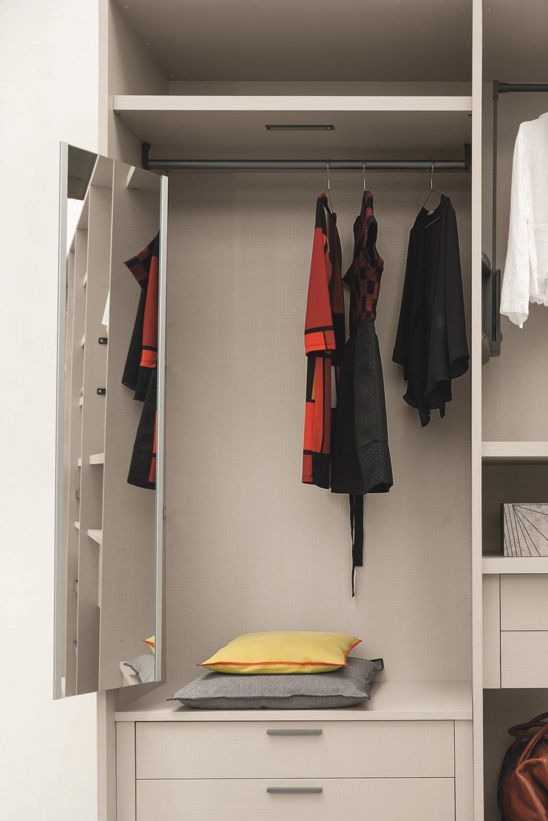 LOGICA Sectional wooden walk-in wardrobe