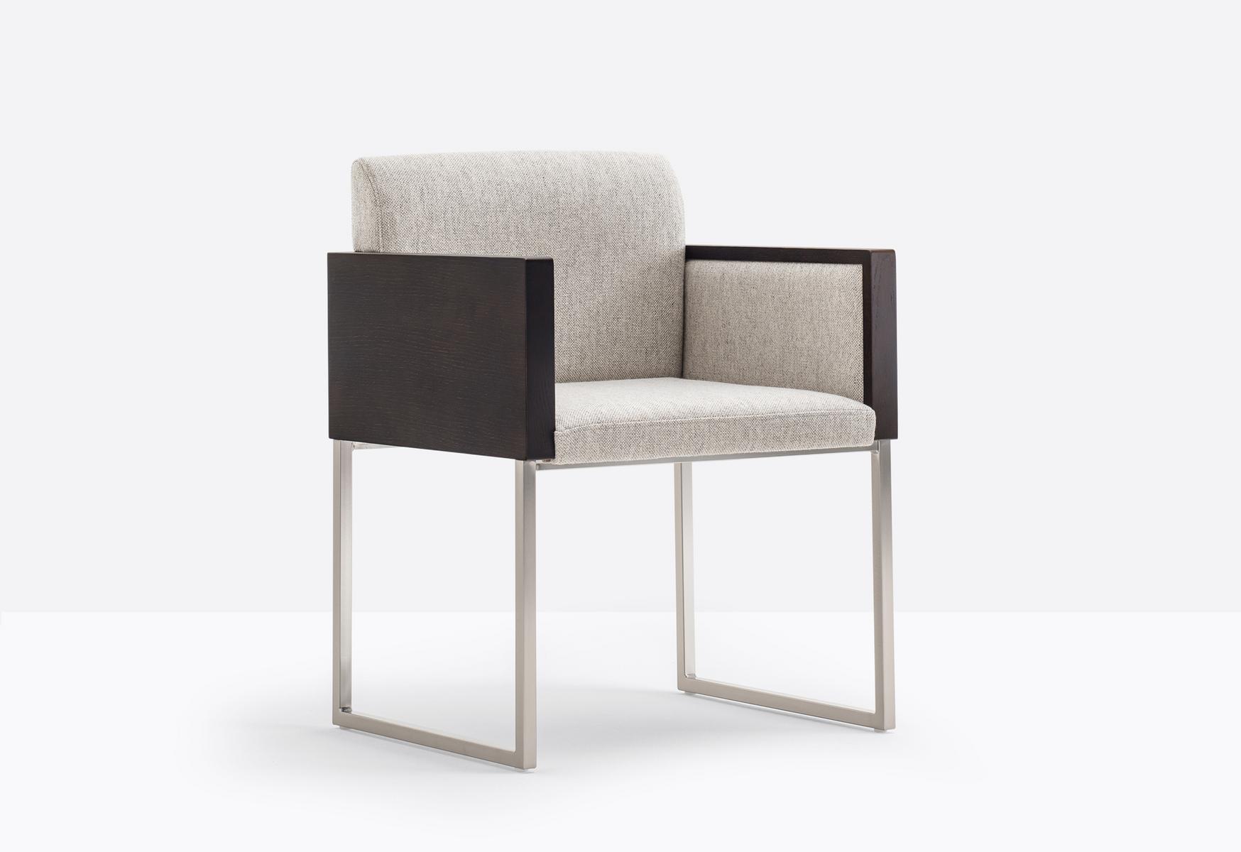 BOX 740 Upholstered chair with armrests