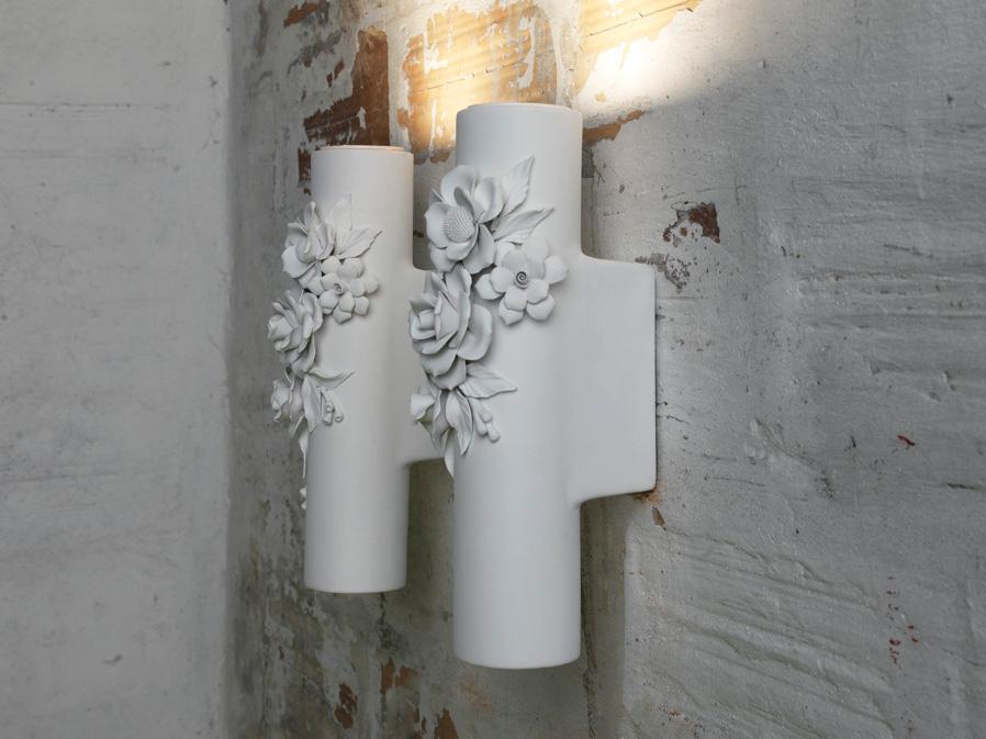 CAPODIMONTE Indirect light white-paste wall light