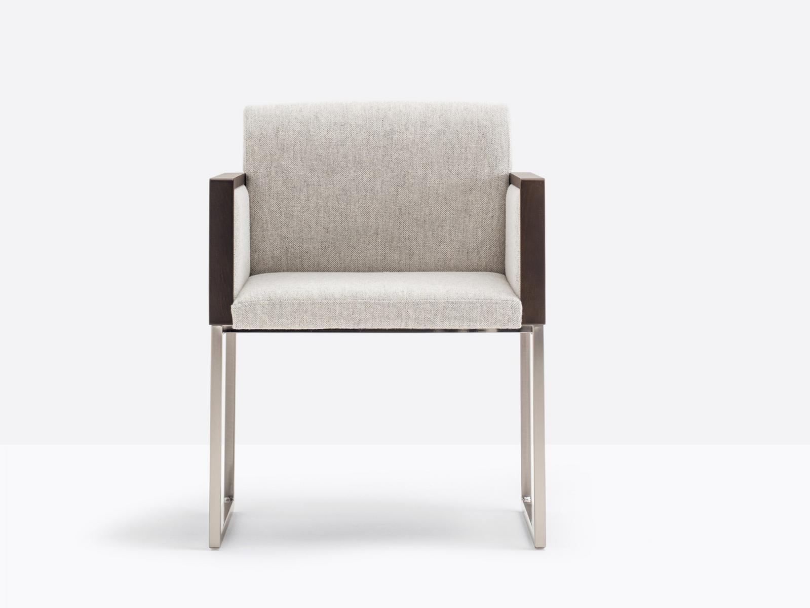 BOX 740 Upholstered chair with armrests