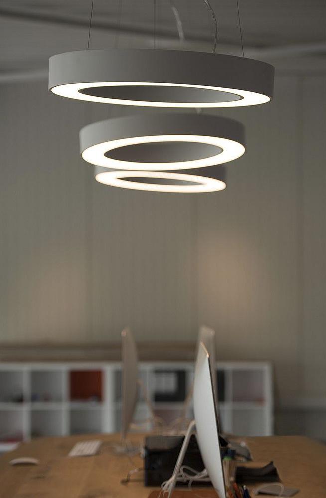 MEDO Aluminium pendant lamp in a contemporary style