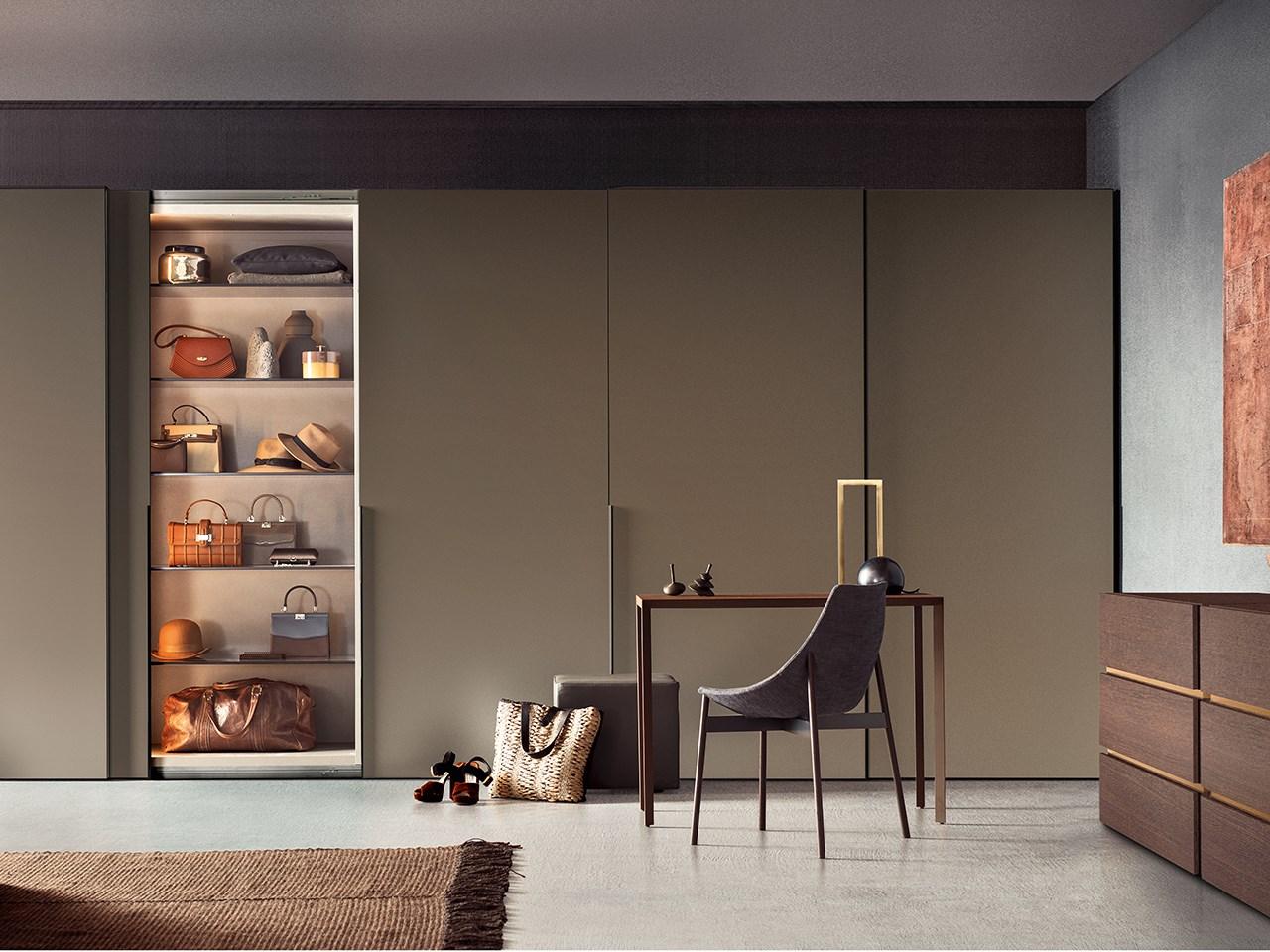 CORNICE Lacquered wooden wardrobe