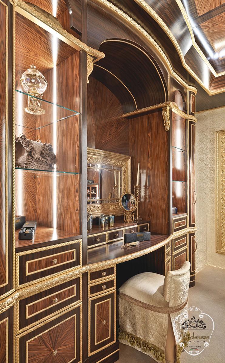 14910 Wooden walk-in wardrobe